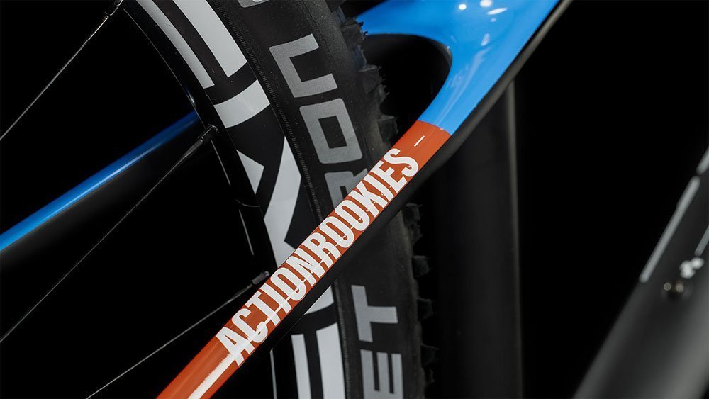 CUBE-Elite-240-C62-Pro-carbon-n-blue-n-red-722840-3-1.jpg